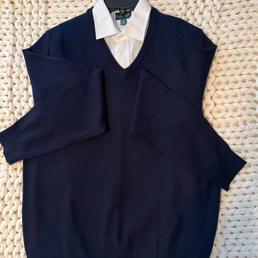 Men’s V-neck long sleeve sweater navy blue size large